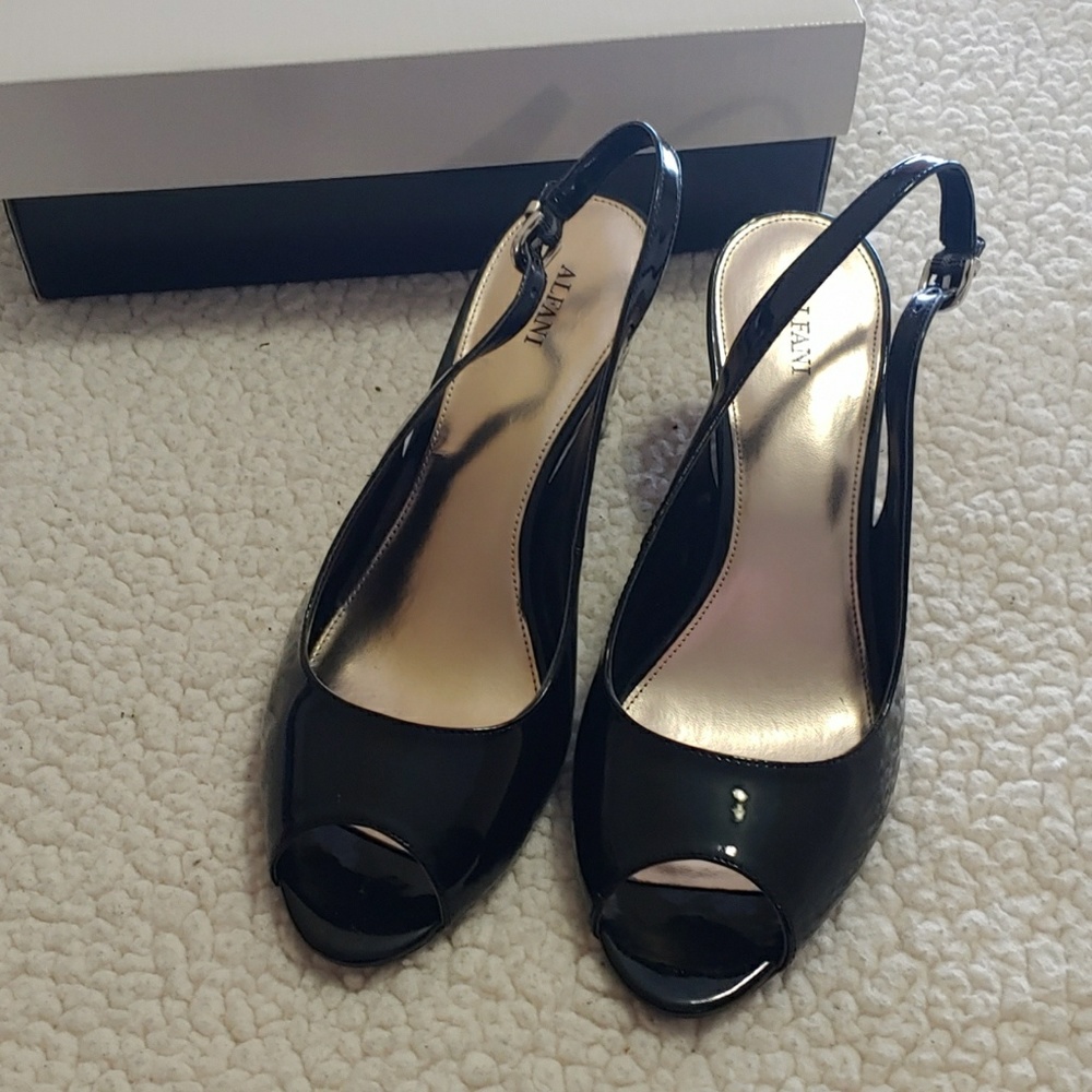 Alfani wedge black patent w/gold accent sz. 10 EC